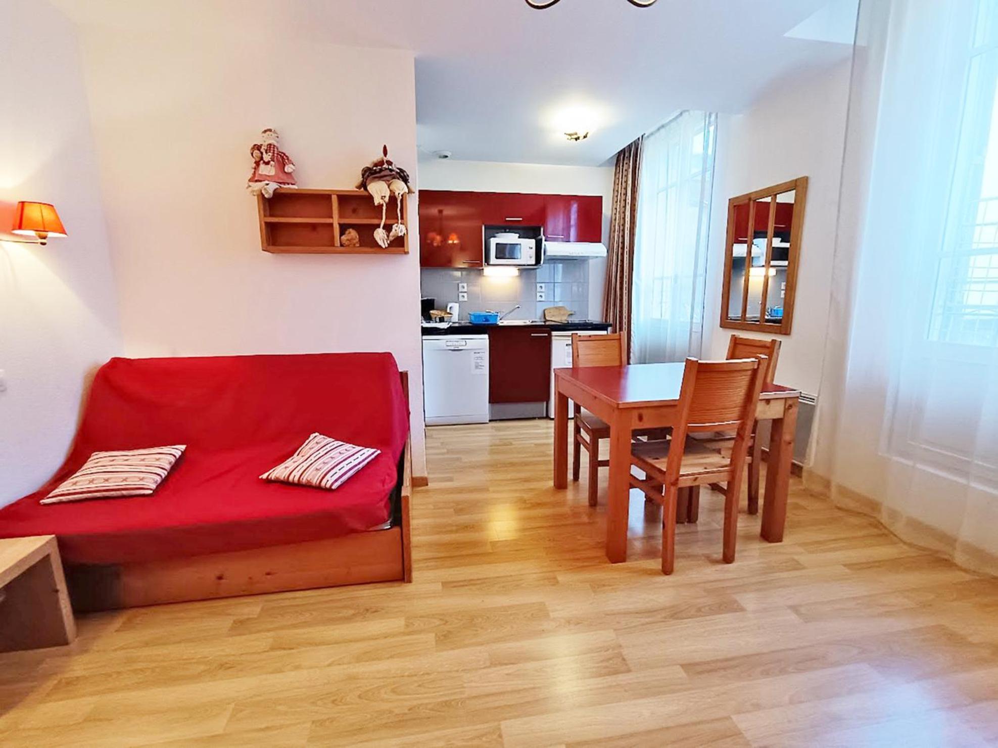 Le Bouquetin, Studio, Centre Luchon, Wifi, Casier A Skis, Ascenseur, 3 Personnes Bagnères-de-Luchon Kültér fotó